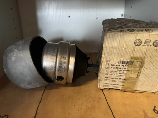 Audi A4 B5 A6 C5 VW Passat B5 Engine Mount Hydro Bearing 8D0199379AT – 2.4L 2.8L 3.0L Audi A4 B5 A6 C5 VW Passat B5 Engine Mount Hydro Bearing 8D0199379AT – 2.4L 2.8L 3.0L