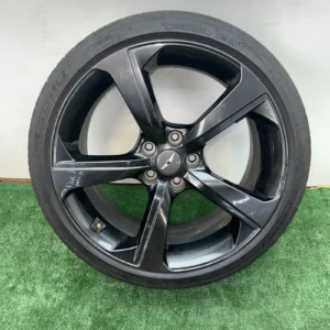 Used OEM Genesis G70 19x8.5 5-spoke wheel with tyre for compatible 2019–2024 models. OEM part number 52914-G9260. Sold as one assembly. Verify fitment before ordering. Used OEM Genesis G70 19x8.5 5-spoke wheel with tyre for compatible 2019–2024 models. OEM part number 52914-G9260. Sold as one assembly. Verify fitment before ordering.