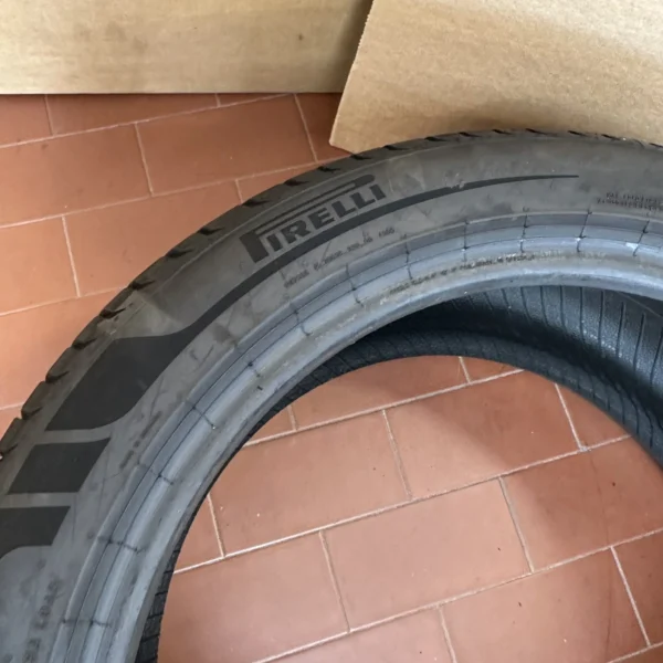 Winrun R330 225/40R18 92W Passenger Tyre