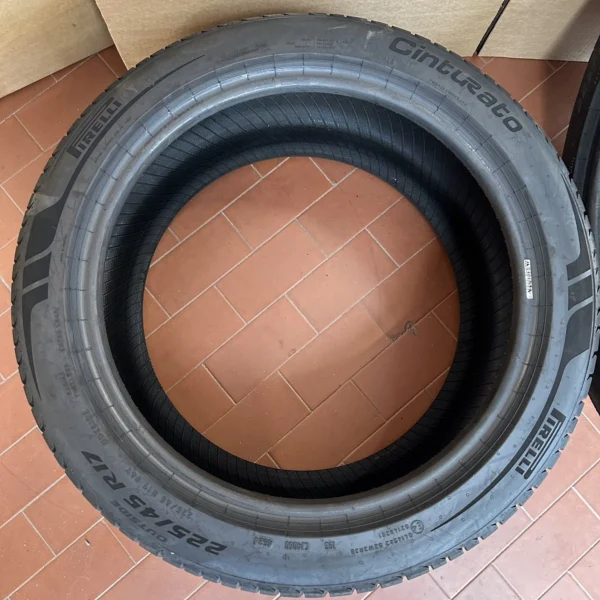Winrun R330 225/40R18 92W Passenger Tyre