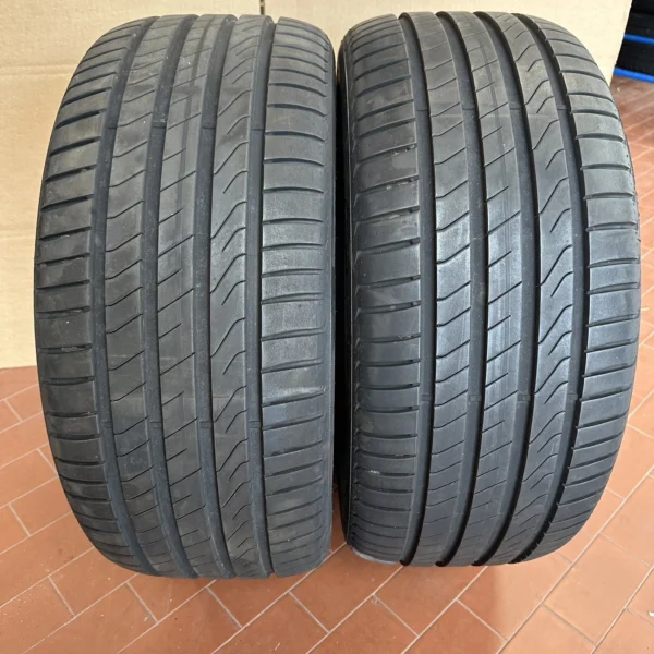 Winrun R330 225/40R18 92W Passenger Tyre