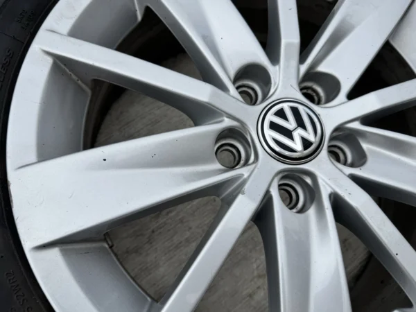 Genuine Volkswagen Polo 15 Inch Silver 10-Spoke Alloy Wheels with 185/60 Tyres – 6C0601025