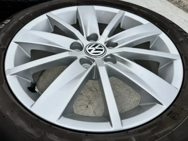 Genuine Volkswagen Polo 15 Inch Silver 10-Spoke Alloy Wheels with 185/60 Tyres – 6C0601025